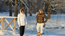 Mona Taipale and Taru Kaljunen in freezing weather at the Vuoksi pier.