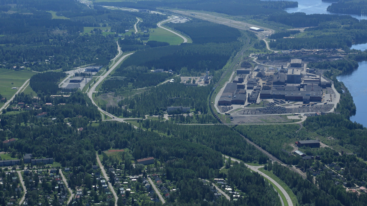 Aerial view of the summer landscape, with the Ovako steel factory on the right side of the picture.