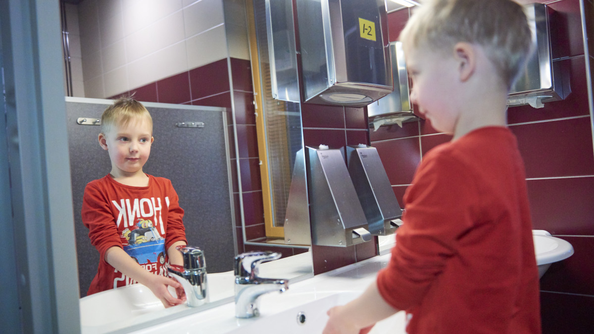 Мытье рук в детском саду Tainionkoski