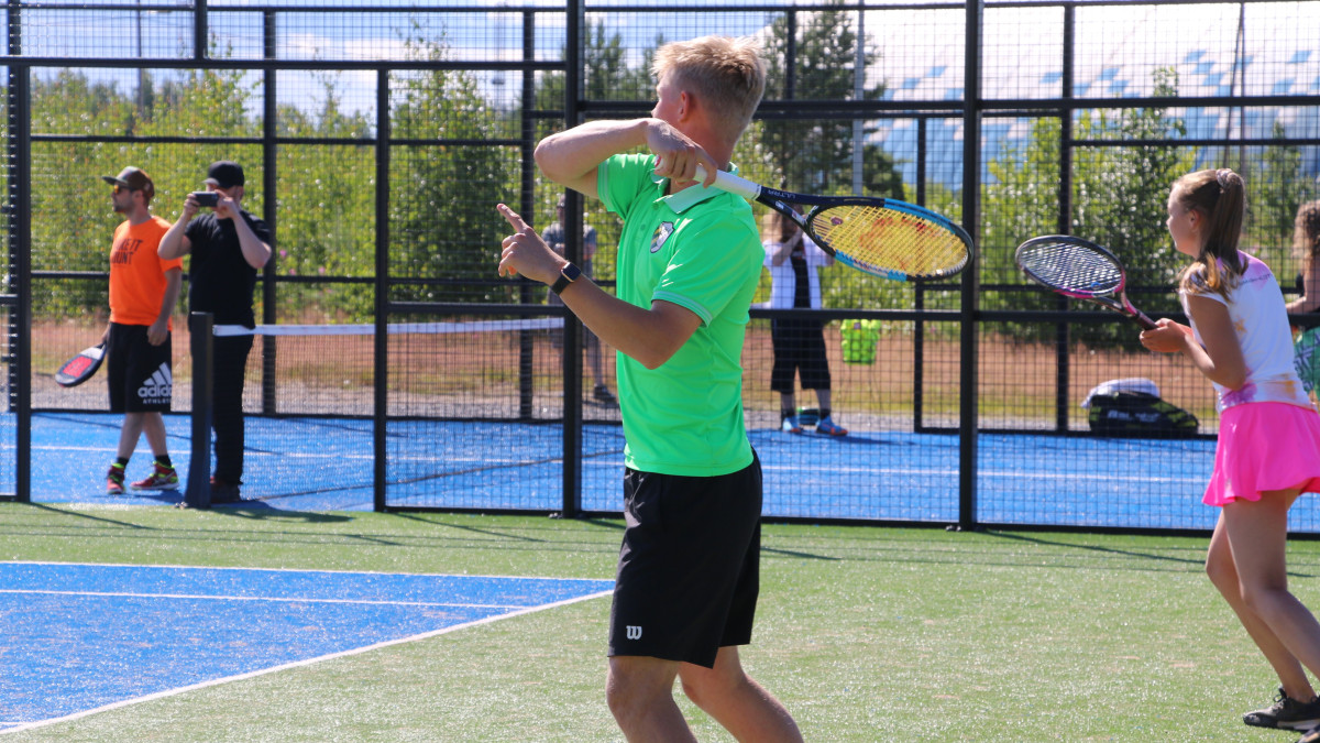 Ukonniemi has three artificial grass tennis courts and a padel court.