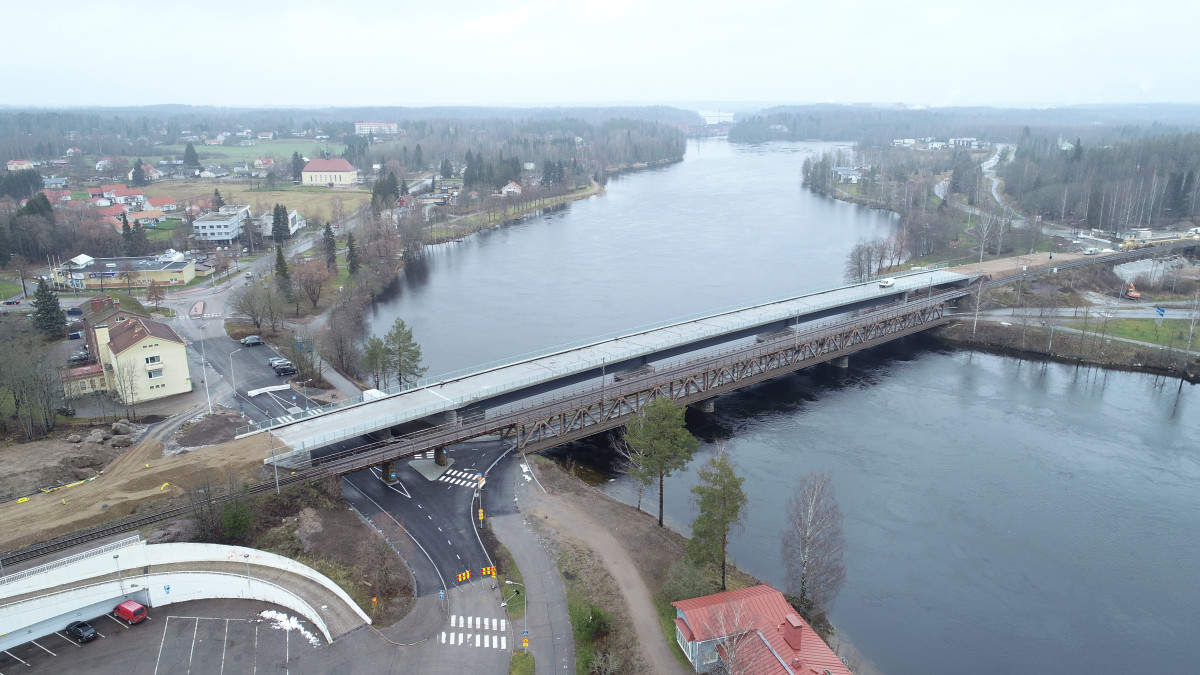 Aerial view of the Mansikkakoski railway bridge.