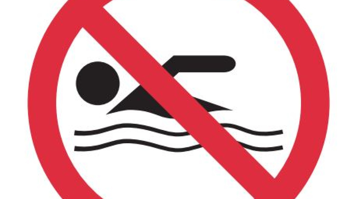 Swimming not recommended sign.