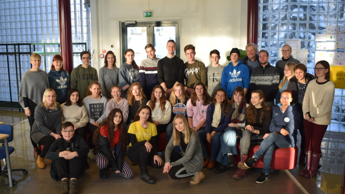Erasmus-hankkeen opiskelijat ja opettajat Imatran yhteislukiolla