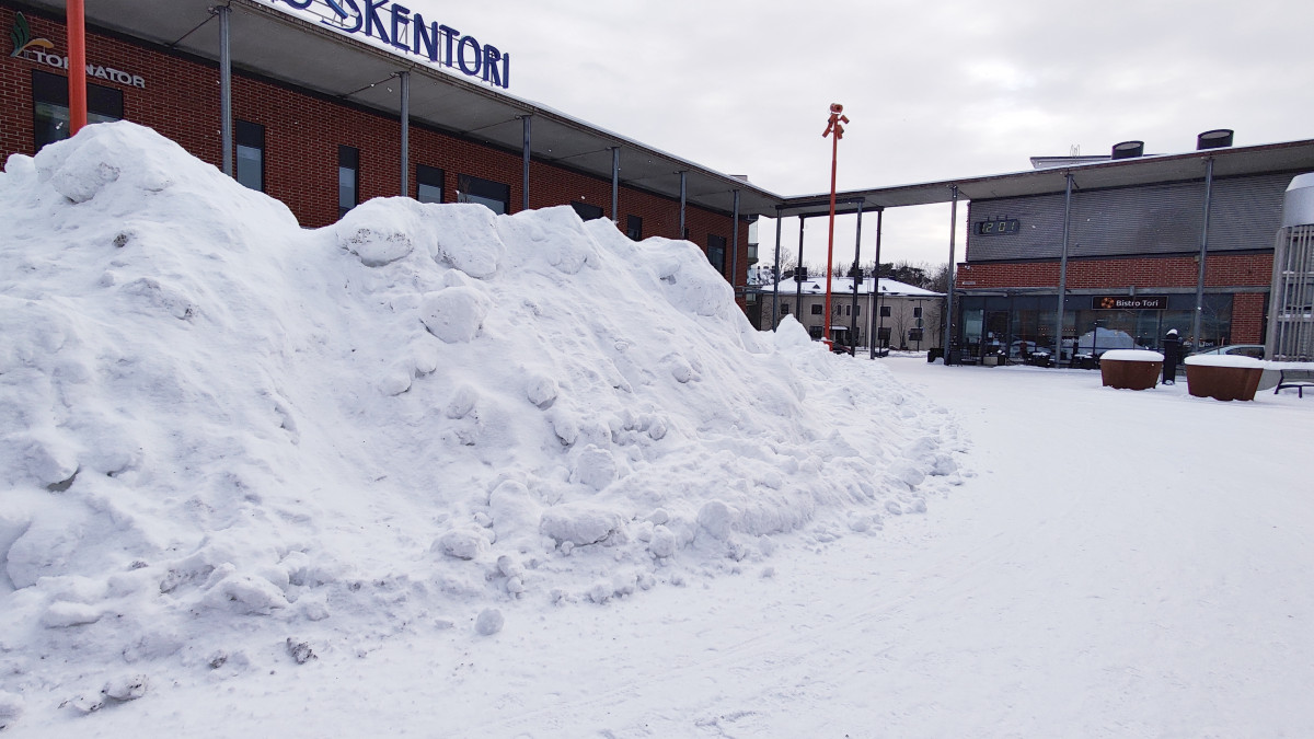 A pile of snow.
