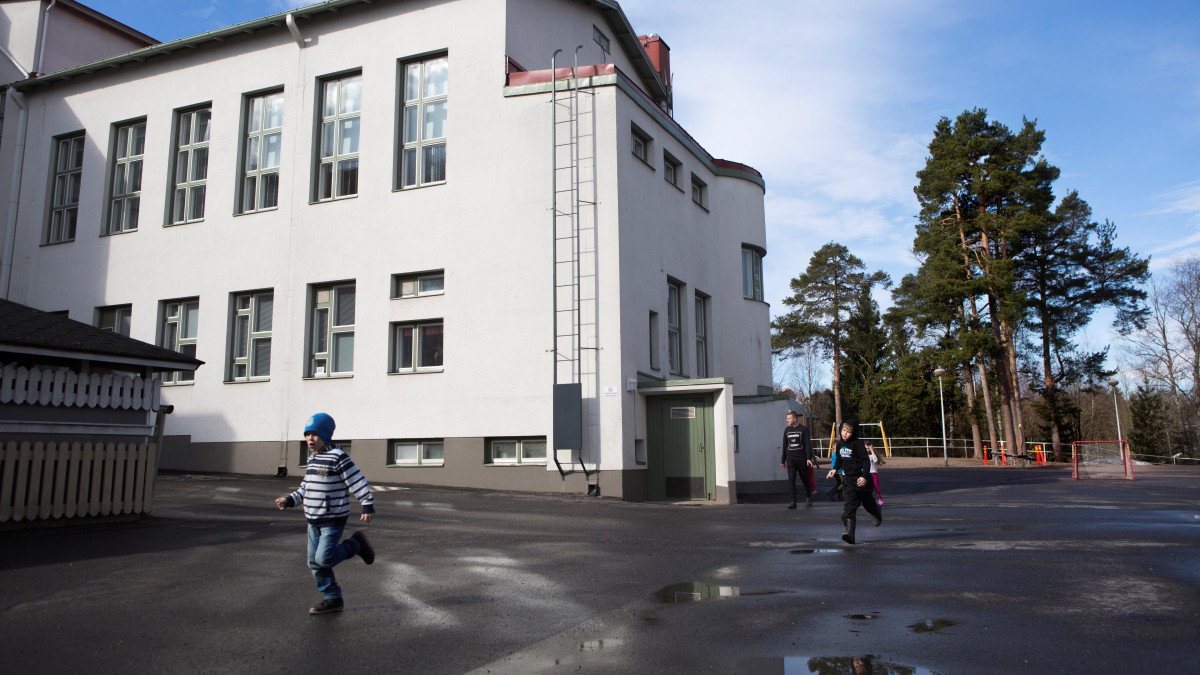 Tainionkoski stone school continues its life.