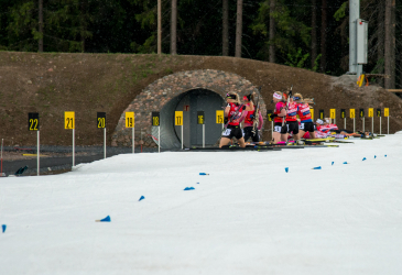 Biathlon skiers in Ukonniemi.
