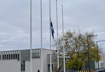 Mourning flag at the town hall