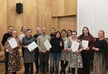 Group photo of Imatra city group employees with certificates in their hands.