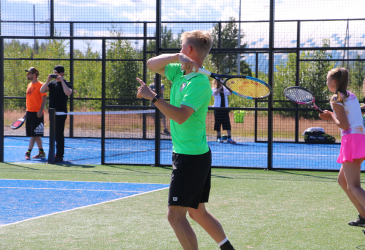 Ukonniemi has three artificial grass tennis courts and a padel court.