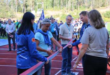Cutting the ribbon from the left, triple jumper Senni Salminen, running legends Marjo Venäläinen and Ossi Karppinen, and Aki Keskinen, president of Imatra Athletes