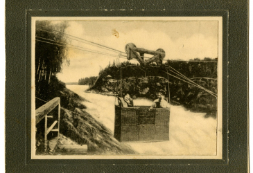 An old photo of the observation cart that operated over Imatrankoski in the 1800th century