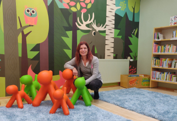 Kirsi Mäyrä in the colorful children's living room of the Imatra library.
