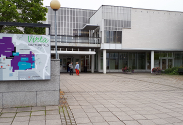 Вход в главную библиотеку и художественный музей в Kulttuuritalo Virra.