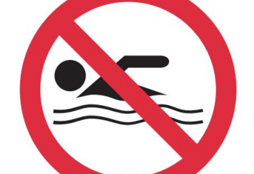 Swimming not recommended sign.