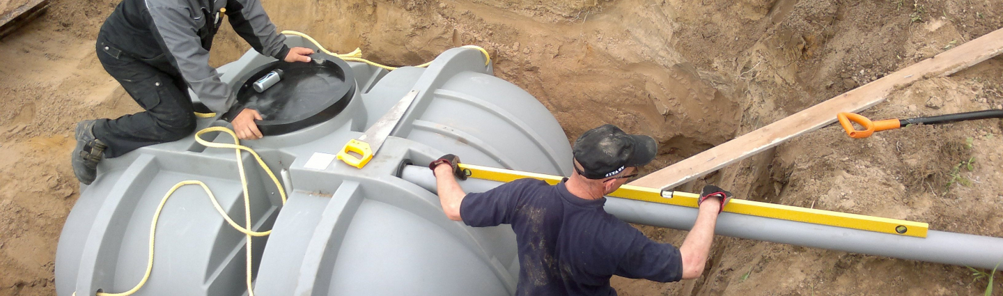 The men install the waste water collection tank.