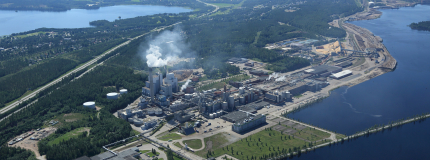 StoraEnson Imatran tehtaat ilmakuva kesällä.